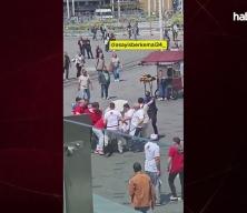 Taksim&rsquo;de d&ouml;nerciler bir kişiyi darp etti