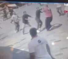 Taksim'de esnafa kazmalı saldırı kamerada