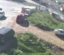 Uşak'ta 4 kişinin yaralandığı trafik kazası g&uuml;venlik kamerasında