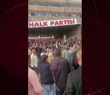 CHP Genel Merkezi'nin &ouml;n&uuml;nde "Hain Kemal" sloganları
