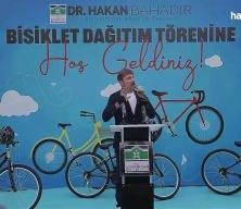 Bah&ccedil;elievler&rsquo;de 4 bin 100 &ccedil;ocuğa bisiklet hediye edildi