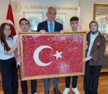 Bakan Ersoy, gen&ccedil; sanat&ccedil;ıları kabul etti