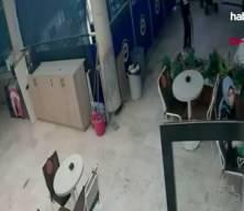 Bursa'da iki &ccedil;ocuk Fenerbah&ccedil;eliler Derneği'ni ateşe verdi