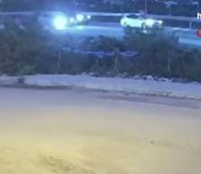 Hatay'da dehşet anları: S&uuml;ratli ara&ccedil; ışıkta bekleyenlere ok gibi saplandı