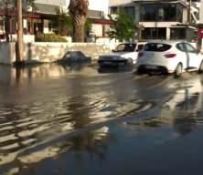 Lodos denizi taşırdı! Balıkesir'de cadde ve sokaklar sular altında kaldı