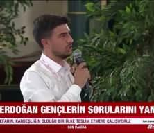 Başkan Erdoğan'dan Bakan Bak'a g&uuml;l&uuml;mseten Milli Takım d&uuml;zeltmesi