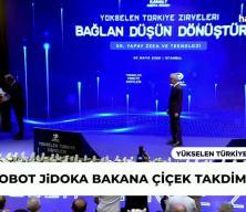 Y&uuml;kselen T&uuml;rkiye Zirveleri'nde Bakan Uraloğlu'na robot s&uuml;rprizi!