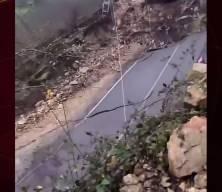Aşırı yağışlar nedeniyle Tokat ile Ordu'yu bağlayan Akkuş yolu &ccedil;&ouml;kt&uuml;