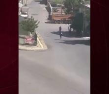 Kahramanmaraş'ta d&ouml;ner bı&ccedil;aklı palalı kavga kameraya yansıdı!
