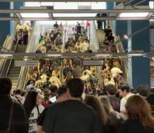Kanye West'in İstanbul konseri &ouml;ncesi metroda izdiham yaşandı