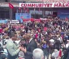 Kemal Kılı&ccedil;daroğlu&rsquo;ndan &Ouml;zg&uuml;r &Ouml;zel ve Ekrem İmamoğlu&rsquo;na manidar şarkı