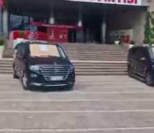 Kılı&ccedil;daroğlu iki aracı satışa &ccedil;ıkardı! 