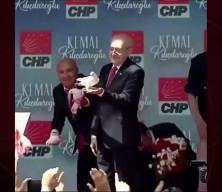 Kılı&ccedil;daroğlu'nun zor anları g&uuml;ndem oldu: G&uuml;vercini u&ccedil;uramadı!
