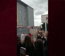 Liseliler gemileri karadan y&uuml;r&uuml;tt&uuml;! Bah&ccedil;ede İstanbul'un Fethi canlandırması