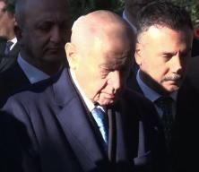 MHP lideri Bah&ccedil;eli, Merhum Alparslan T&uuml;rkeş&rsquo;in kabrini ziyaret etti