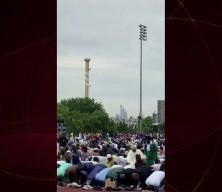 New York Belediye Başkanı Mamdani, Arsenal c&uuml;bbesiyle Kurban Bayramı namazı kıldı