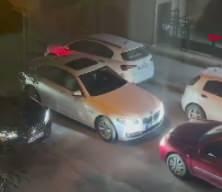 S&uuml;r&uuml;c&uuml;lerin yol verme kavgasını g&uuml;lerek cep telefonuna kaydetti