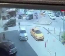 Yol verme kavgası kanlı bitti: Taksiciyi defalarca bı&ccedil;aklayıp ka&ccedil;tı