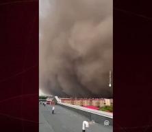 &Ccedil;in'in Harbin kentini kum fırtınası vurdu!