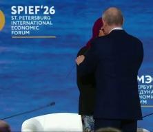 Putin'in canlı yayında mikrofon m&uuml;dahalesi sosyal medyada g&uuml;ndem oldu