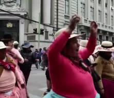Bolivya'yı karıştıran protesto! İki bakan istifa etti