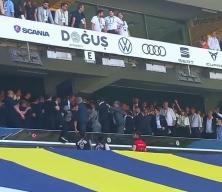 Fenerbah&ccedil;e Genel Kurulu'nda gerginlik! Yıldırım ve Safi taraftarları arasında tartışma