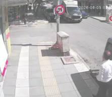 Freni boşalan hafriyat kamyonu, 10 aracı bi&ccedil;ti! Yaralılar var...