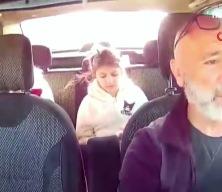 İzmir'de taksici, minik kızın hayatını dakikalar i&ccedil;erisinde kurtardı!
