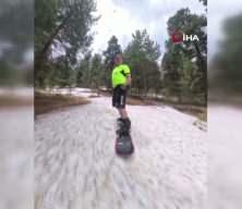 Kars'ta haziranda snowboard