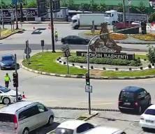 Kırmızı ışık ihlali kazayı getirdi: 3 yaralı