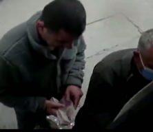 &Ouml;nce d&uuml;ğ&uuml;nlerde para &ccedil;aldı sonra da ATM'de yaşlıları hedef aldı! Kıskıvrak yakalandı