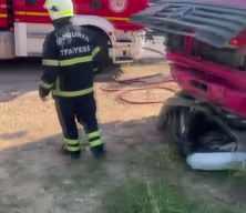Şanlıurfa'da otomobil, kamyonun altına girdi; 2 &ouml;l&uuml;, 1 ağır yaralı