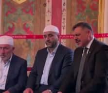 İ&ccedil;işleri Bakanı &Ccedil;ift&ccedil;i'den Fatih Sultan Mehmet'in t&uuml;rbesinde Kur'an-ı Kerim tilaveti