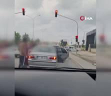 Trafikte kadınların da karıştığı yol kesme kavgası
