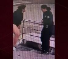 Venezuela'da kadın polisin arkadaşına silahla şakası kanlı bitti