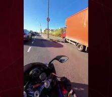 Trafikte pes dedirten anlar: "B&ouml;yle utanmazlık yok! Sen ne yapıyorsun ya!?"