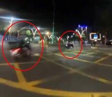 Batman'da iki motosiklet kafa kafaya &ccedil;arpıştı: 1'i ağır 3 yaralı