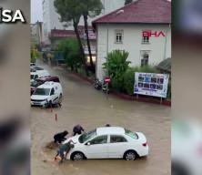 Denizli ve Manisa felaketi yaşadı: Ara&ccedil;lar, ev ve iş yerleri sular altında
