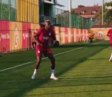 Dursun &Ouml;zbek, Avrupa devlerinin radarındaki Osimhen i&ccedil;in son s&ouml;z&uuml; s&ouml;yledi