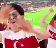 Yılmaz Morg&uuml;l'&uuml;n milli takım marşı sosyal medyayı salladı