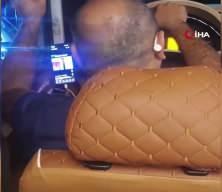 Esenyurt&rsquo;ta minib&uuml;s şof&ouml;r&uuml;n&uuml;n seyir halindeyken video izlediği anlar kamerada