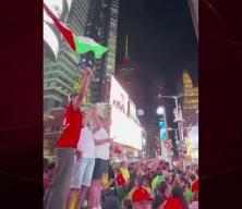 Faslı taraftarlardan Times Meydanı'nda Filistin'e destek g&ouml;sterisi