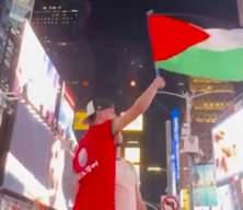 Faslı taraftarlardan Times Meydanı'nda Filistin'e destek g&ouml;sterisi