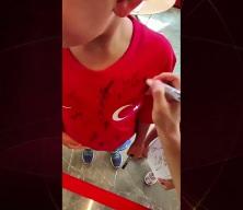 İrfan Can Kahveci'nin g&ouml;z&uuml;nden A Mill&icirc; Takım: Neşeli anlar sosyal medyada g&uuml;ndem oldu