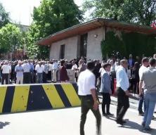 TBMM &ouml;n&uuml;nde Kılı&ccedil;daroğlu ve &Ouml;zel taraftarları arasında arbade &ccedil;ıktı
