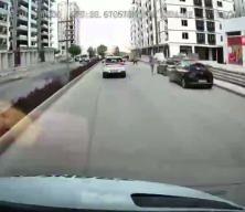 Trafikte yol kesen kadın s&uuml;r&uuml;c&uuml; kamerada