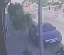 Ehliyetsiz gencin kullandığı otomobil mağazaya daldı