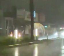 El Salvador'da fırtınanın kopardığı D&uuml;nya Kupası topu trafiği birbirine kattı