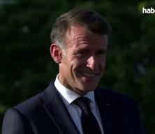 G7 Zirvesi'nde tokalaşma krizi: Trump Brigitte Macron'un elini bırakmadı