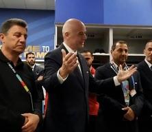 İran-Yeni Zelanda ma&ccedil;ının ardından FIFA Başkanı Infantino, İran soyunma odasına indi!